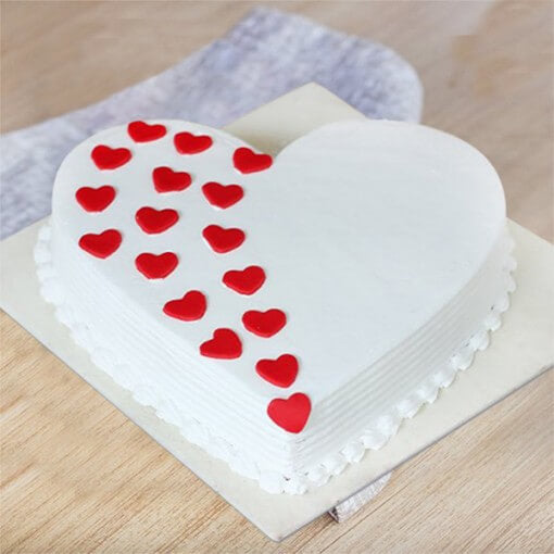 love-adoration-cake-plaza
