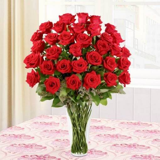 red-roses-vase-30-flowers-cake-plaza