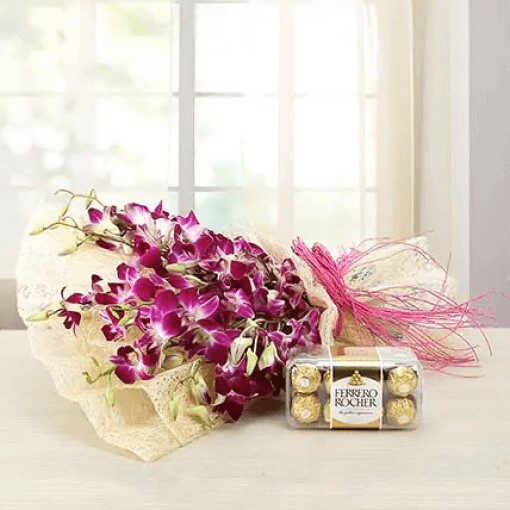 Deluxe Hamper with Chocolates