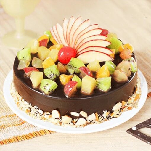 round-shape-chocolate-fruit-cake