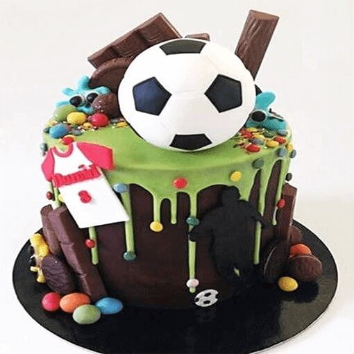 round-shape-chocolate-cake-football-on-top