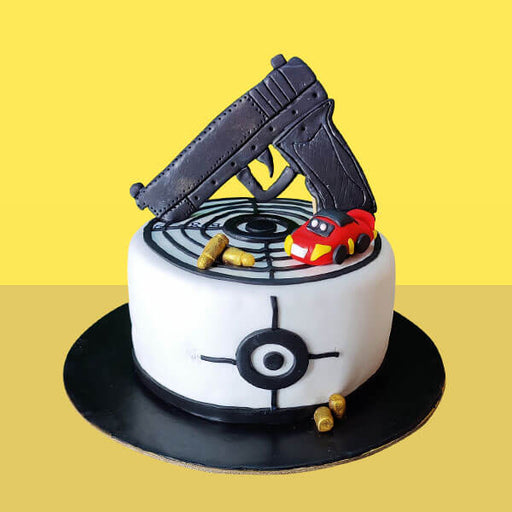 gun-shape-design-on-top-of-round-cake