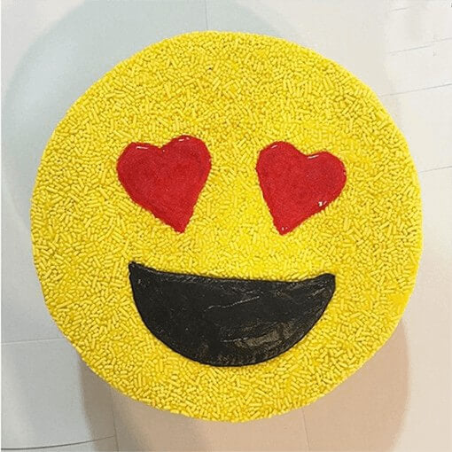 love-emoji-cake-plaza