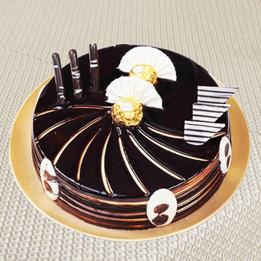 luscious-Ferrero-Rocher-cake-plaza