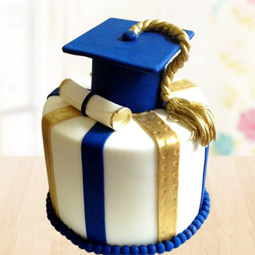 round-blue-and-white-graduation-hat-shape-customized-cake