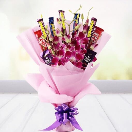 chocolates-and-flowers-bouqet