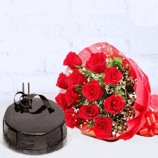 red-roses-bouquet-with-chocolate-round-shape-cake