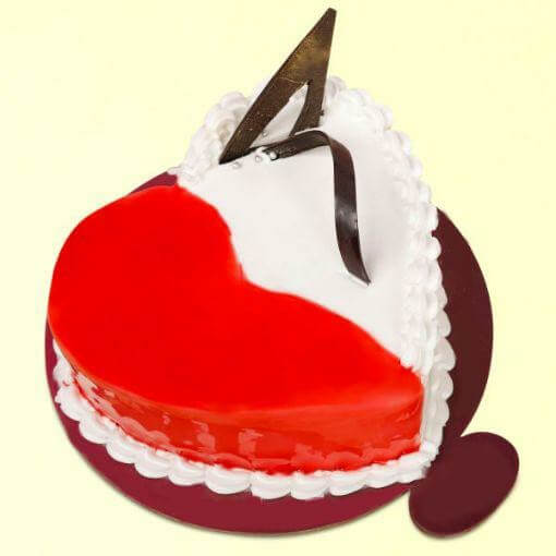 Strawberry-vanilla-heart-shape-cake-plaza