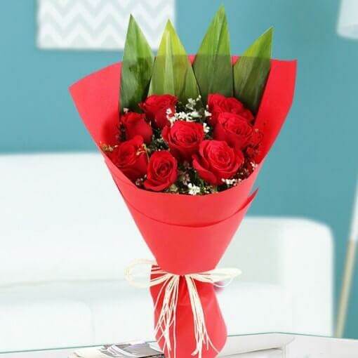 stunning-red-roses-bunch-cake-plaza