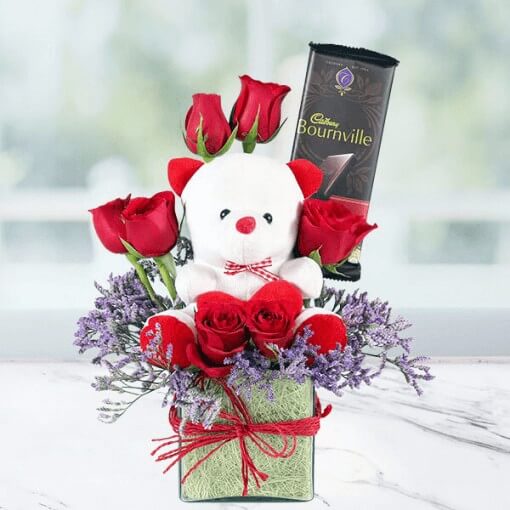vase-of-roses-with-teddy-bear-cake-plaza